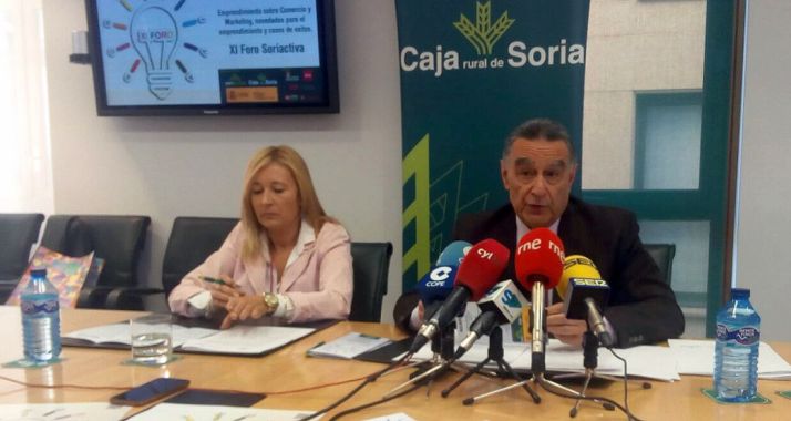 Blanca García y Anselmo García este viernes en la sede de la Caja Rural./SN