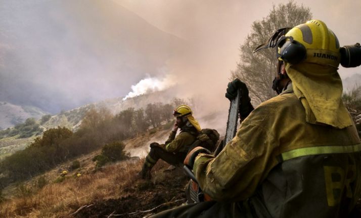 Operarios de la Brif de Tabuyo en el incendio de León./Brif Tabuyo
