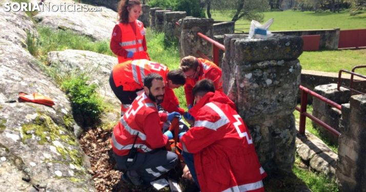 Voluntarios de Cruz Roja Soria en un simulacro./SN