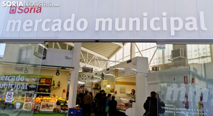 Entrada al mercado provisional antes de su clausura./SN