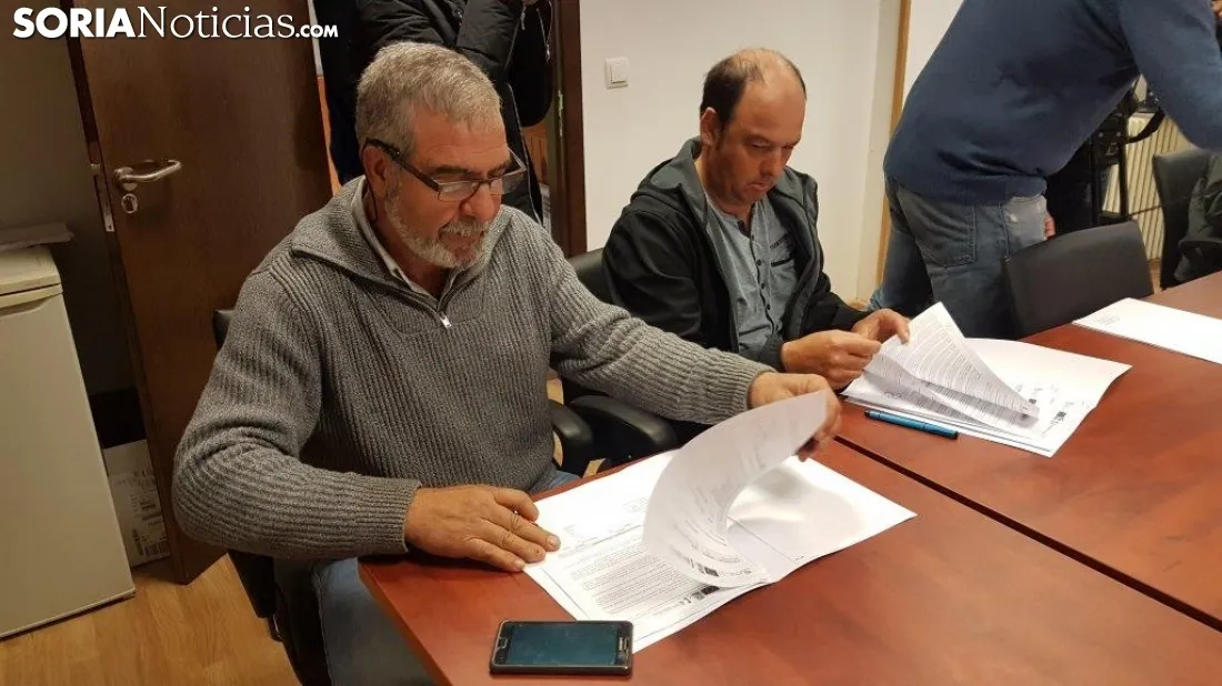 Firma contratos en Asopiva