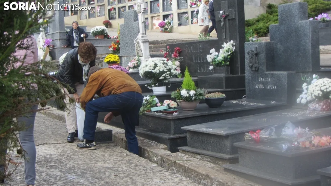 Cementerio de Soria, día de Todos los Santos. SN