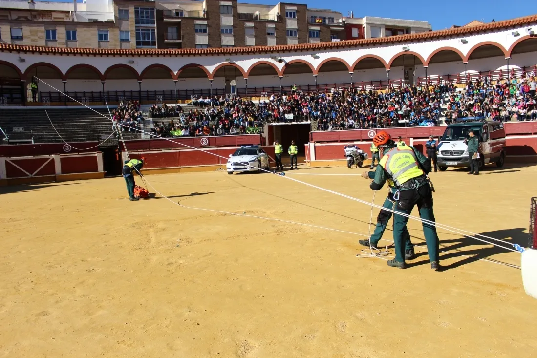 Foto 7 - Los escolares conocen c&oacute;mo &ldquo;salva muchas vidas&rdquo; el servicio de Monta&ntilde;a de la Guardia Civil