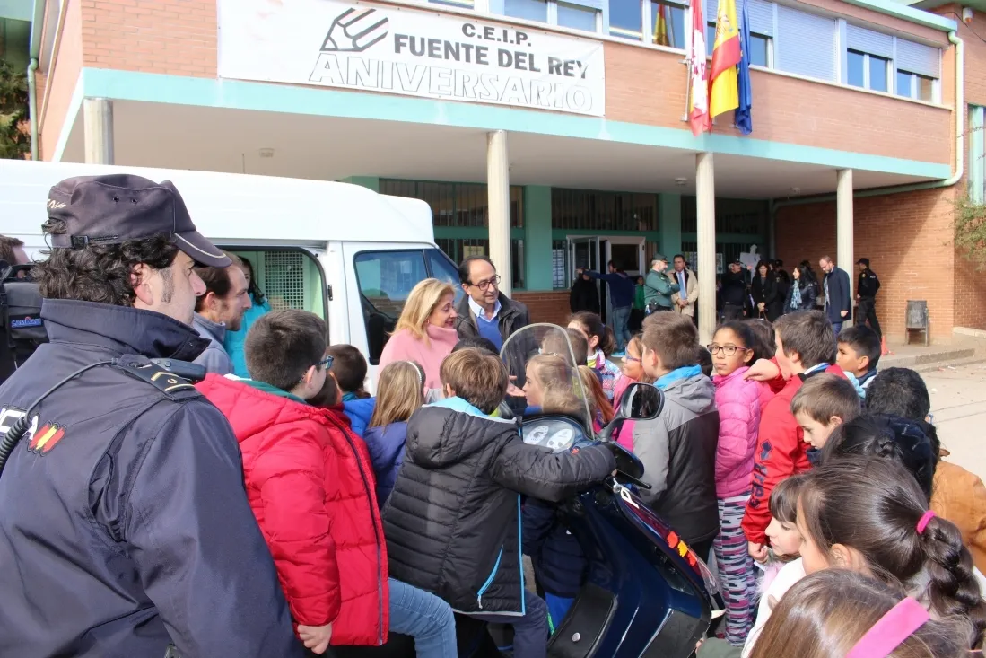 De Gregorio y López este jueves en el colegio Fuente del Rey. / S. de G. 