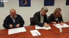 Firma contratos en Asopiva