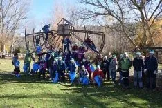 Foto 6 - Medio centenar de 'devoradores' de basura limpian el entorno de las m&aacute;rgenes del Duero de Soria
