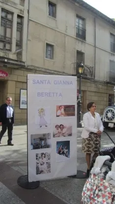 Foto 7 - La Iglesia presume de Santos frente a Halloween