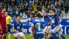 El Oviedo festeja el tanto.