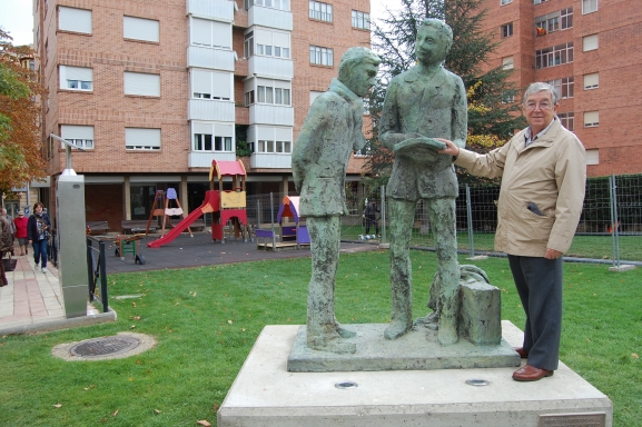 El Ayuntamiento recuerda a Machado y la llegada del tren a Soria con una escultura de Agustín Ruiz 