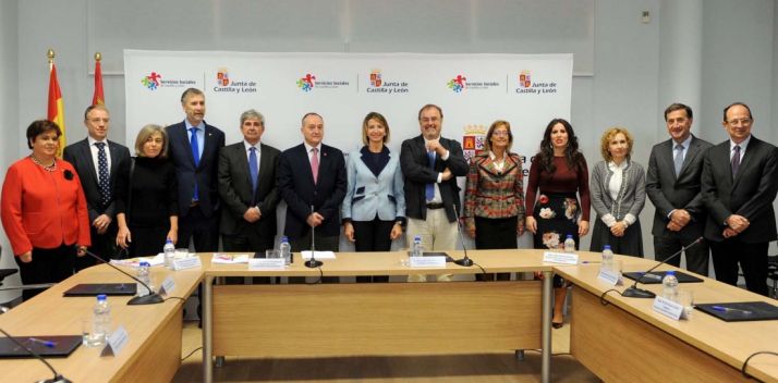 Representantes de la Junta y de las universidades de CyL este lunes. 