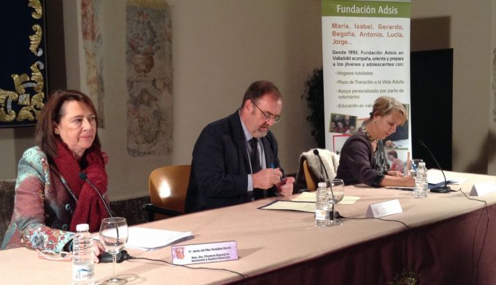 Imagen de la firma del convenio entre la Junta y la Fundación Adsis. 