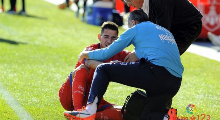 El jugador tras su lesión en Los Pajaritos este domingo. /LFP