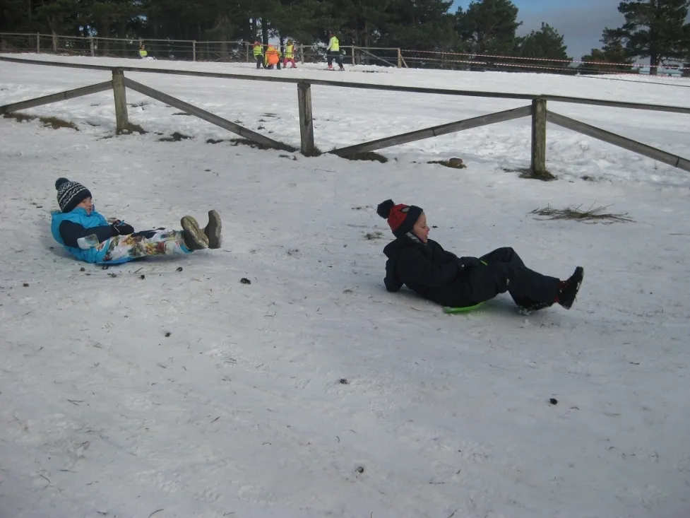 La nieve ha hecho disfrutar a grandes y pequeños