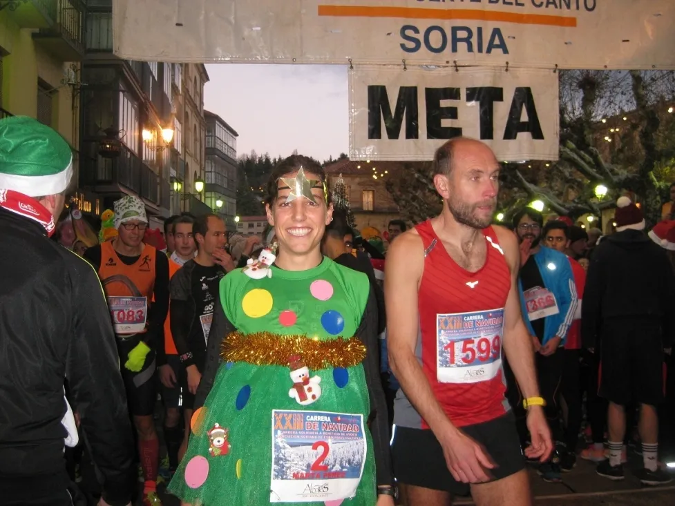 Algunos de los disfraces que se han podido ver en la Carrera Popular de Navidad Puente del Canto.