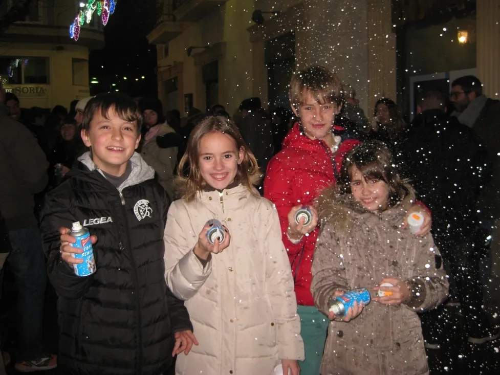 Familias y amigos despiden el 2017 en la tradicional Champanada