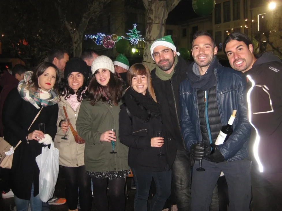Familias y amigos despiden el 2017 en la tradicional Champanada