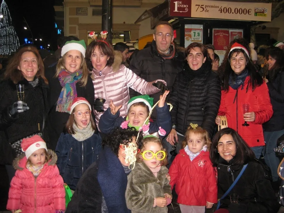 Familias y amigos despiden el 2017 en la tradicional Champanada