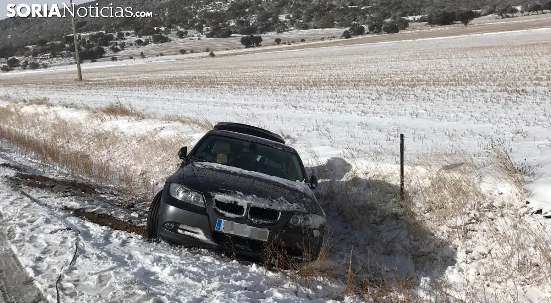 Un vehículo en la cuneta de la N-122, cerca de Aldealpozo./SN