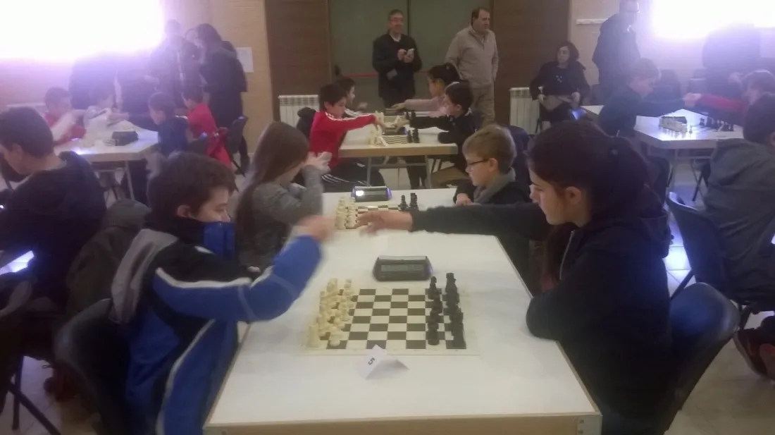 Foto 2 - Carmelo Garc&iacute;a Benito gana el V Torneo Infantil de Ajedrez de Camaretas