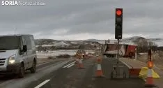 Semáforo y vehículo antes de la retirada./SN