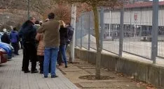 Foto 6 - Largas colas para conseguir las entradas del Numancia-Real Madrid