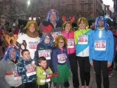 Algunos de los disfraces que se han podido ver en la Carrera Popular de Navidad Puente del Canto.