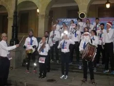 Algunos de los disfraces que se han podido ver en la Carrera Popular de Navidad Puente del Canto.