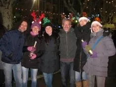 Familias y amigos despiden el 2017 en la tradicional Champanada