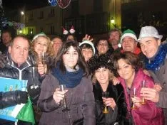 Familias y amigos despiden el 2017 en la tradicional Champanada