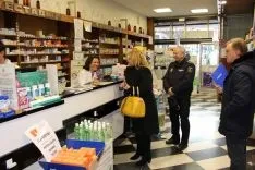 La subdelegada este miércoles en la campaña de seguridad en el comercio. /Subdeleg.