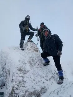 Foto 3 - Centellada y mucho hielo en el ascenso a la colocaci&oacute;n del Bel&eacute;n en Urbi&oacute;n