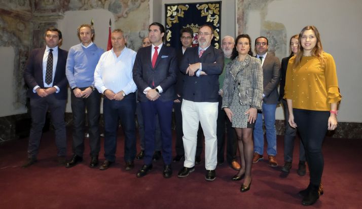 Los firmantes del acuerdo este viernes. 