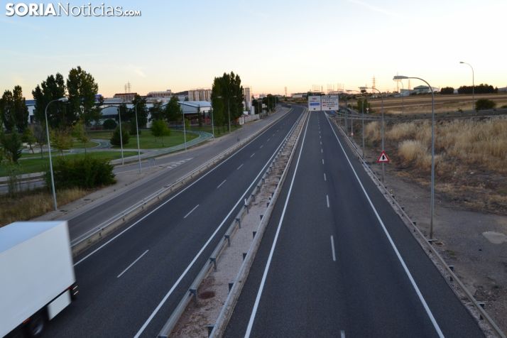 imagen de archivo de una carretera en tramo soriano. 