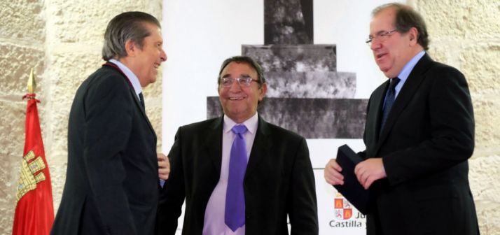 Herrera subraya que cualquier reforma de la Constitución debería servir para reforzar los cimientos de la del 78