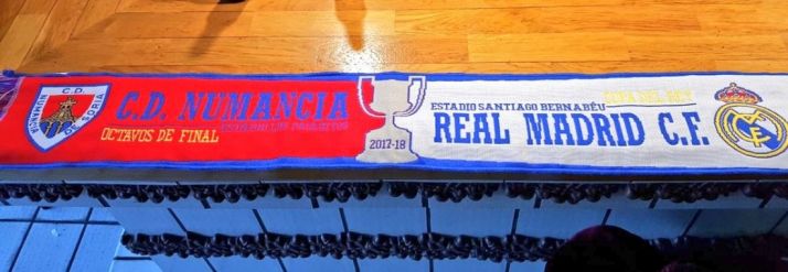 Bufanda que constata el enfrentamiento entre el Numancia y el Real Madrid en la Copa del Rey. @saritanum 