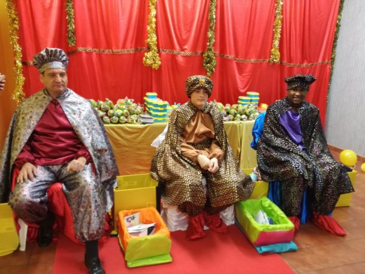Los pajes de los Reyes Magos en el barrio de Los Pajaritos. 
