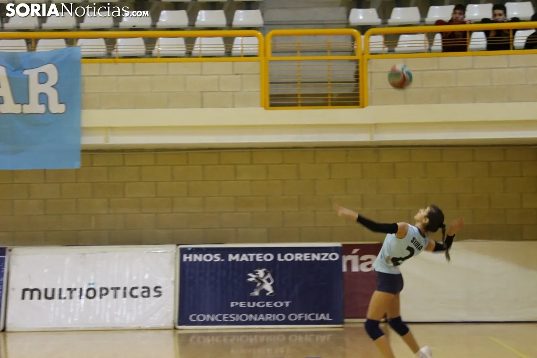 El Cadete femenino del Río Duero, en el Pabellón Los Pajaritos. Bernat Díez.