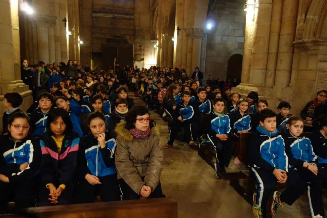 Foto 11 - 400 ni&ntilde;os claman por la paz en Soria