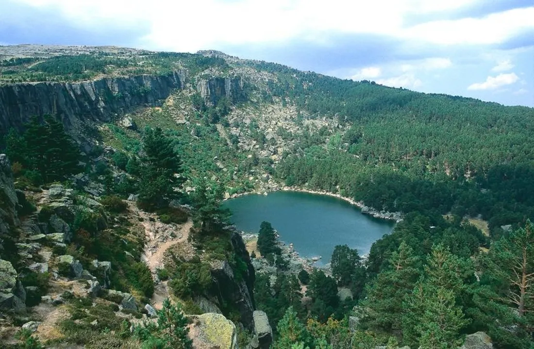 Vistas de la Laguna Negra desde las alturas en Urbión.