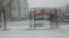 Parque de la Barriada, teñido de blanco. /SN