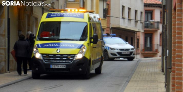 Una ambulancia en una calle de la capital. /SN 