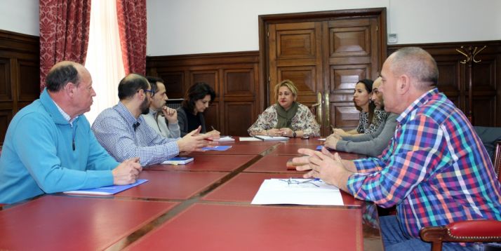 Reunión mantenida entre la subdelegada y los constructores este martes. 