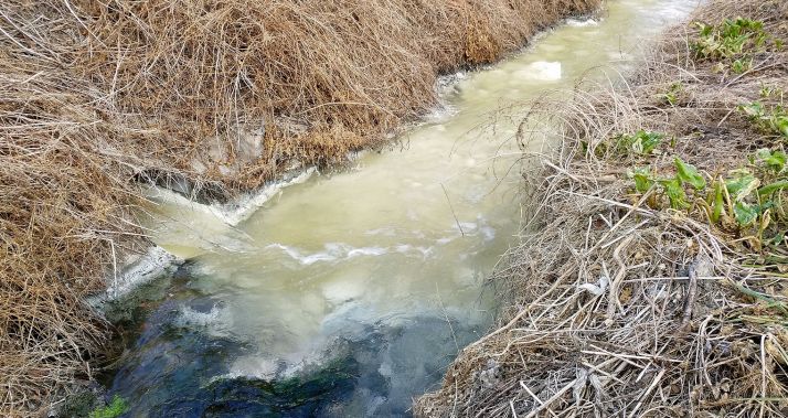 Asden denuncia vertidos altamente contaminantes en el río Val