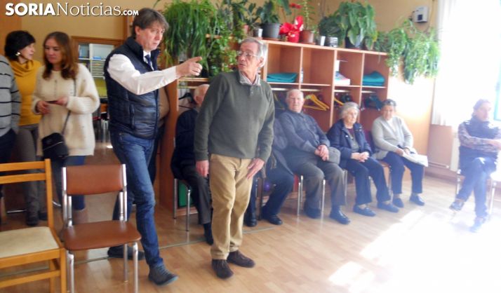 El regidor, antes de la reunión con los vecinos. /SN