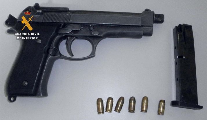 El arma y la munición incautadas./GC