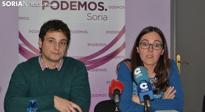 Los procuradores de Podemos este miércoles en la sede de la formación en Soria. 