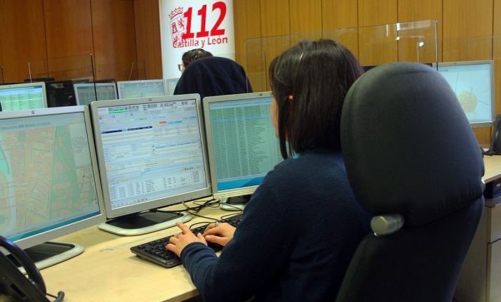 Una operaria del 112 de CyL. 