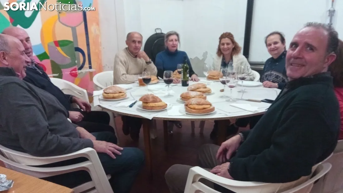 Tortilla y panecillos durante San Blas en Ágreda. Soria Noticias. 
