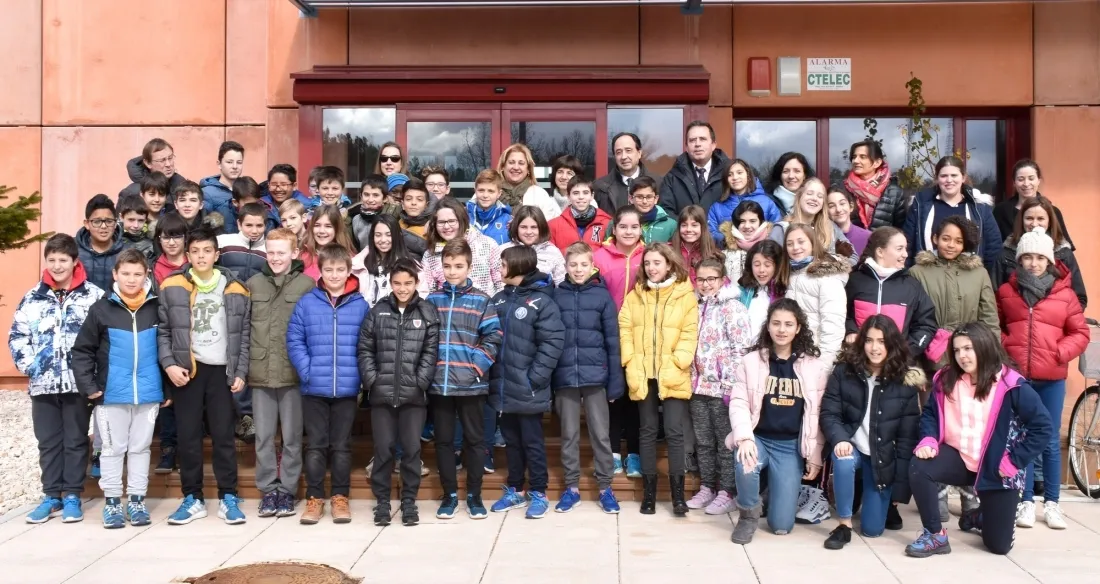 Foto 2 -  50 escolares saludan en el C&eacute;der al D&iacute;a de la Mujer y de la Ni&ntilde;a en la Ciencia