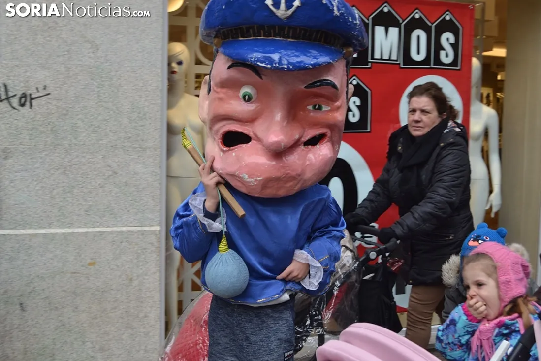 Desfile de Cabezudos en el Viernes de Carnaval soriano.